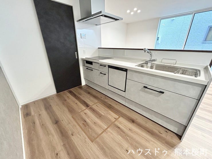 ■□■キッチン■□■
人気のIHヒーター・食洗器付き♪三口コンロでお料理もはかどります☆火を使わないので火事の心配もなく、お子さまと一緒にお料理するのも楽しそうですね♪