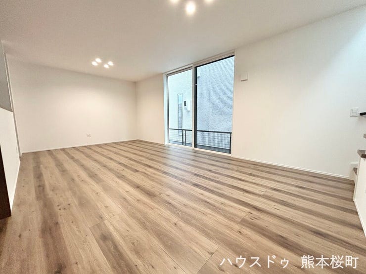 ■□■リビング■□■
窓からの採光で明るく・あたたかな雰囲気のリビングルームは家族団らんにピッタリ◎陽当り・風通良好です♪