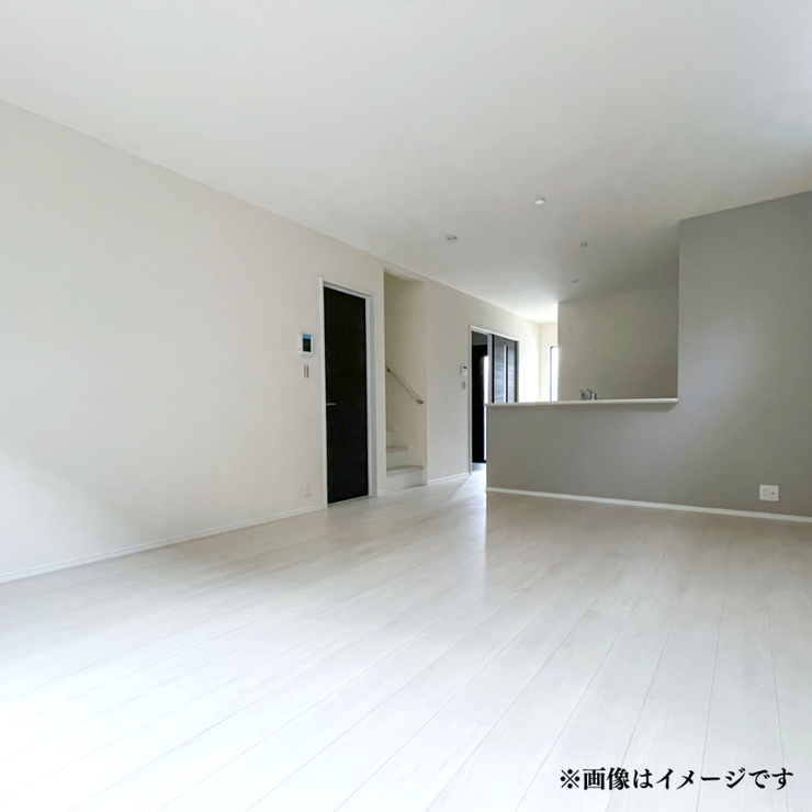 リラックスできる空間として家族や友人との団らんに最適なリビング。毎日の生活をより豊かにします。※別棟類似タイプ写真