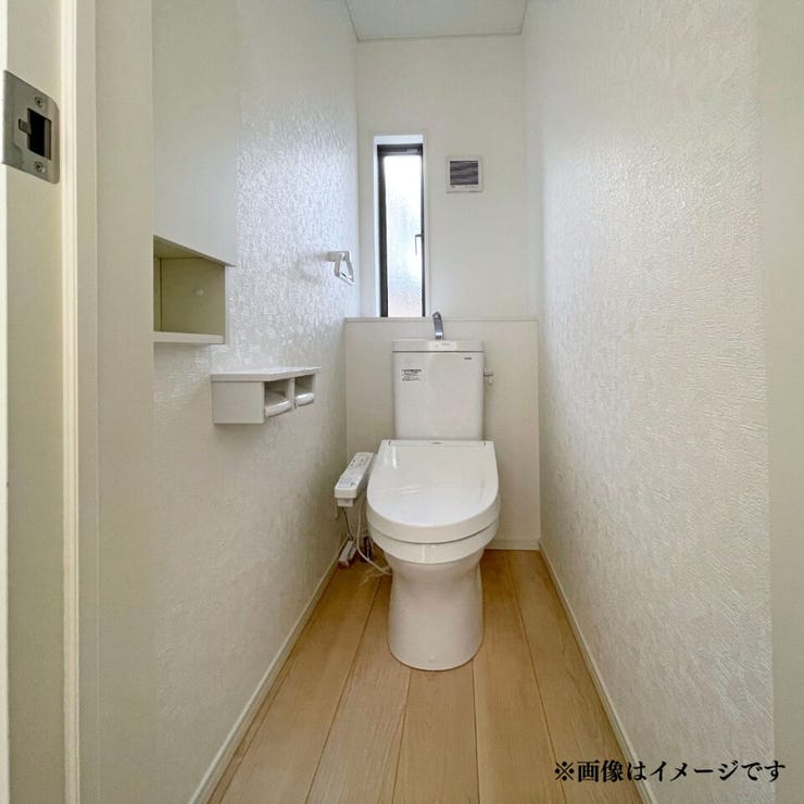 清潔感と快適さを追求した、シンプルで洗練されたデザインが特徴です。
毎日の使用が快適で心地よいものになります。※別棟類似タイプ写真