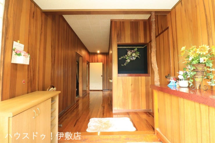 本城町 中古戸建 【玄関】
ゆったりとした玄関でゆとりを持って行動できそうです