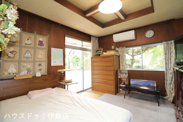 本城町 中古戸建 【和室6帖】
玄関近くにある和室で、客間としても使用できます