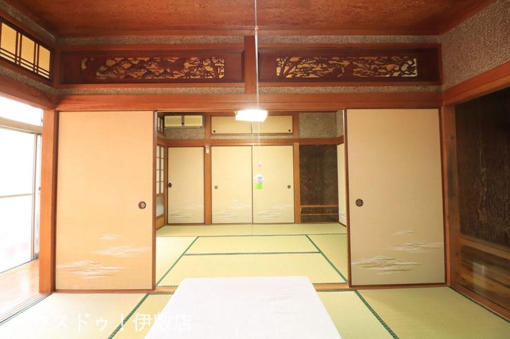 本城町 中古戸建 【和室6帖×和室6帖】
来客用や趣味のスペースとしても活躍。多目的に使える和室