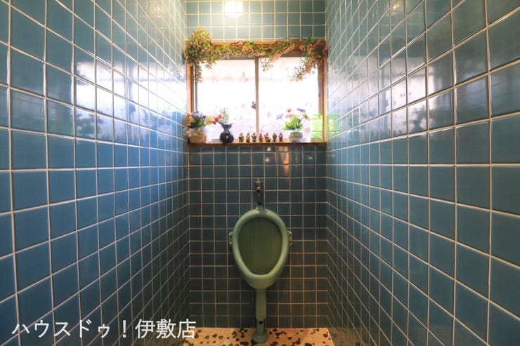 本城町 中古戸建 【男子トイレ】
楽々の男子小便器付きです