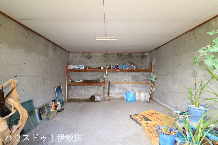 本城町 中古戸建 【駐車場】
車庫には車2台駐車可能です