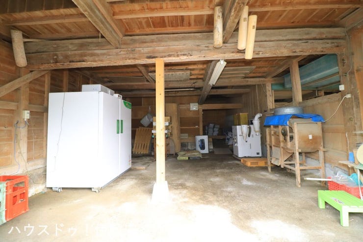 本城町 中古戸建 【納屋】
納屋は左右に分かれております。写真は左側