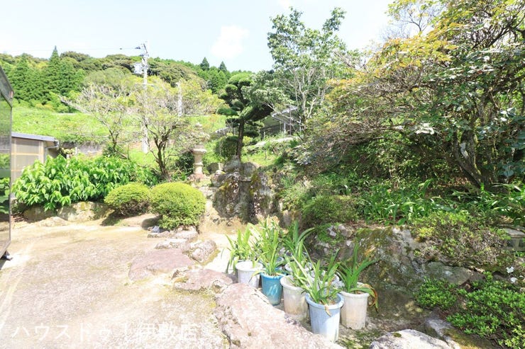 本城町 中古戸建 【庭】
今は使用してませんが、池がついております