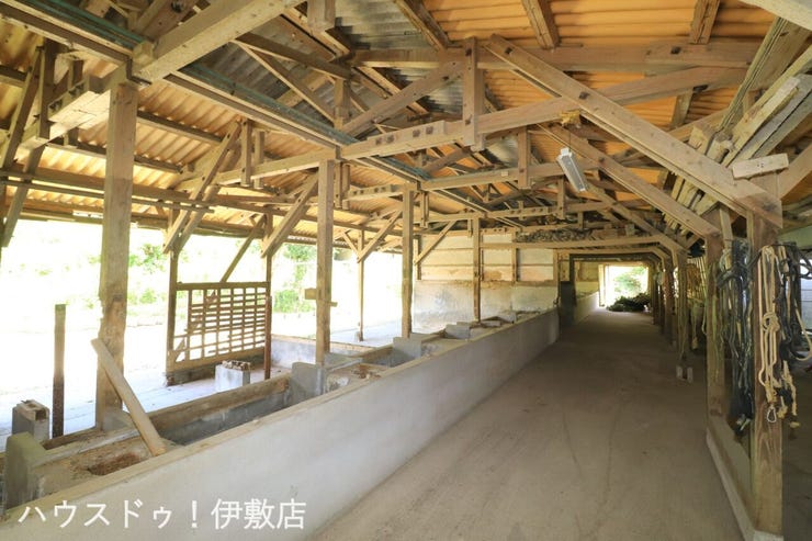 本城町 中古戸建 【牛小屋】
約10頭が飼育できる牛小屋付