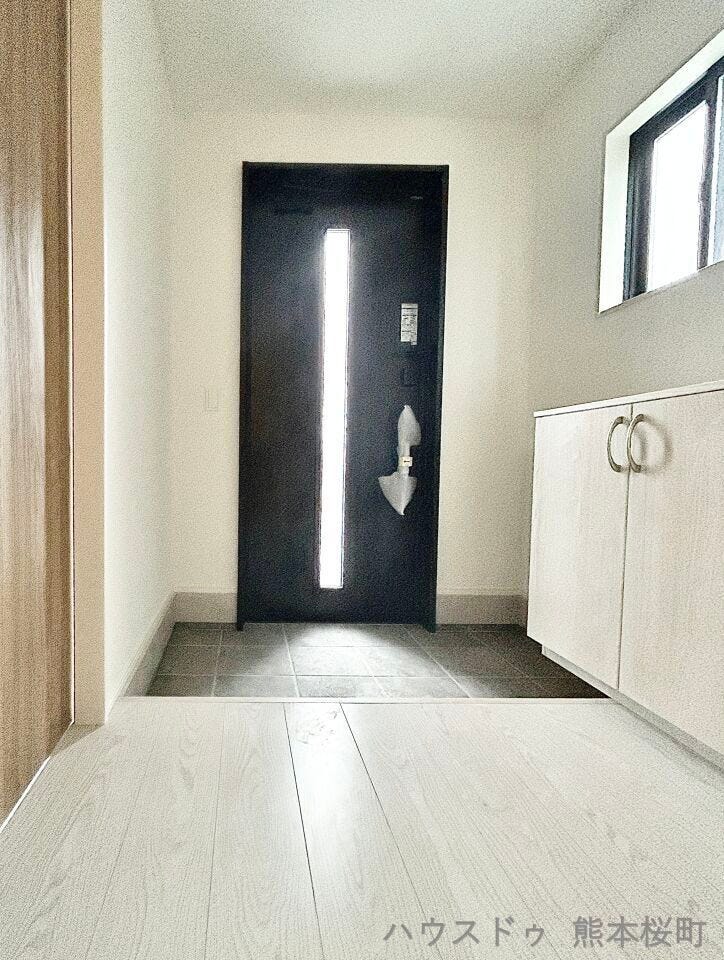 ■□■「ただいま」の安堵をくれる場所■□■訪れる人を迎え入れ、帰るたびにホッと一息つける、明るく機能的なエントランス。