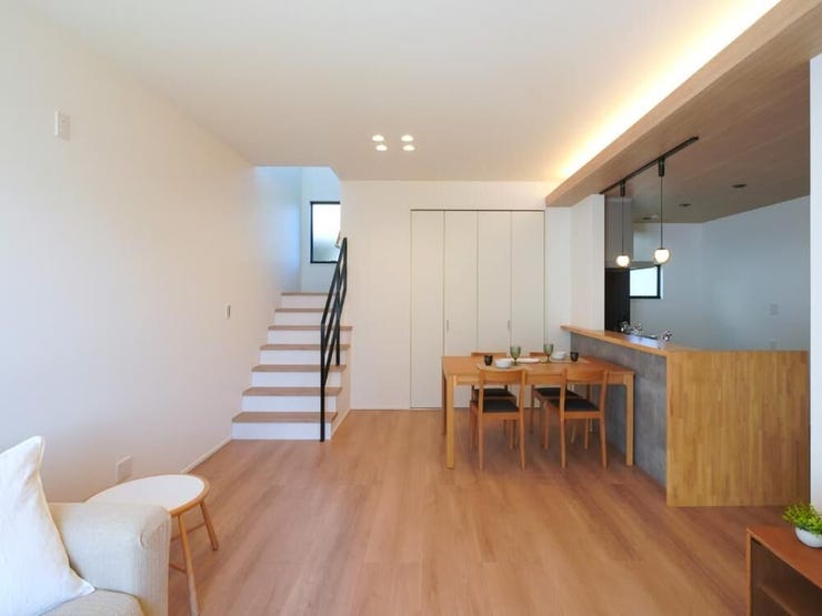 天井の高い空間は、開放感があり居心地が良く、創造的な思考が広がりやすいと言われています。家族時間を大切にしたい。伸び伸びした子育てがしたい。こんな思いを天井高がそっと後押しします。高さは価値になる。