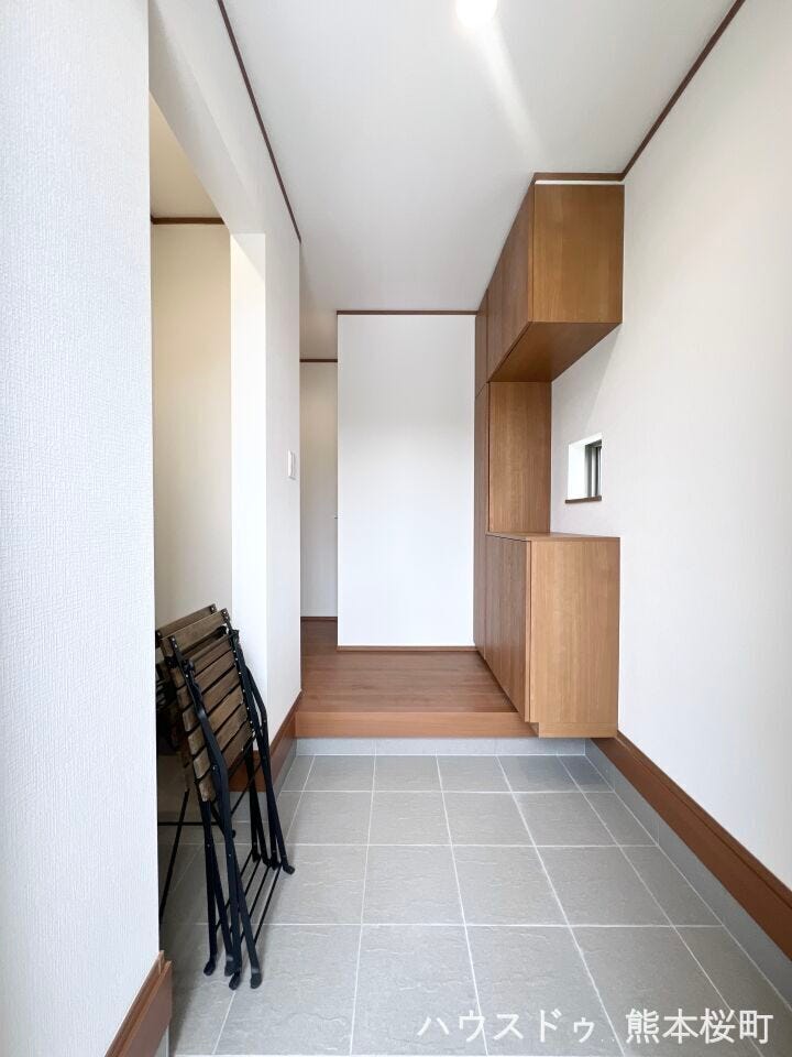 ■□■「しまう」が叶える、美しい玄関■□■大容量のシューズボックスがあることでいつも整理された、気持ちの良い「家の顔」を保てます。