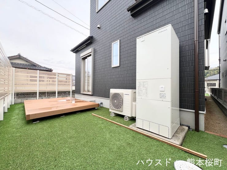 ■□■ウッドデッキ付き■□■子どもが安全に遊べ、ペットと触れ合い、大人も自然に癒やされる、暮らしを彩るスペースです。