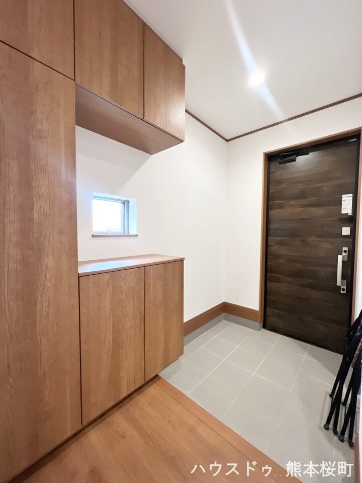 ■□■「ただいま」の安堵をくれる場所■□■訪れる人を迎え入れ、帰るたびにホッと一息つける、明るく機能的なエントランス。