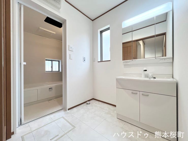 ■□■清々しいリフレッシュ空間■□■自分を磨き、気持ちを切り替える。心地よい光が差し込むプライベートスペース。