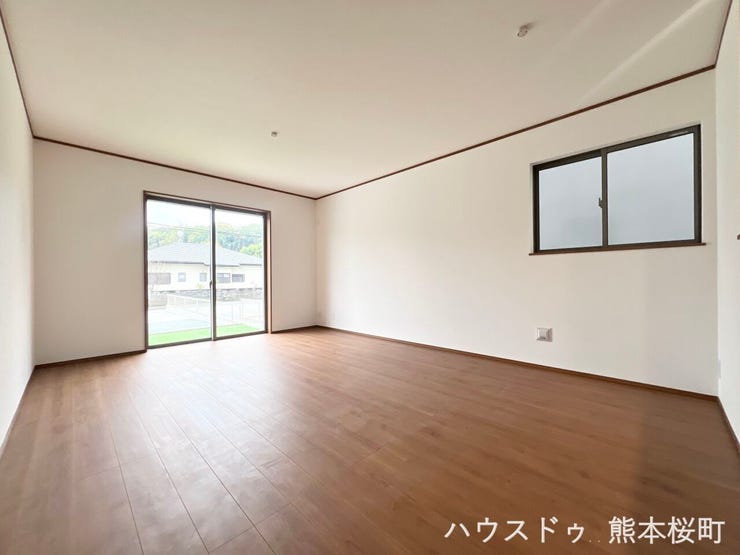 ■□■安らぎと笑顔の中心地■□■陽光が優しく降り注ぎ、会話が自然と弾む。ここでは、毎日が特別な時間へと変わります。