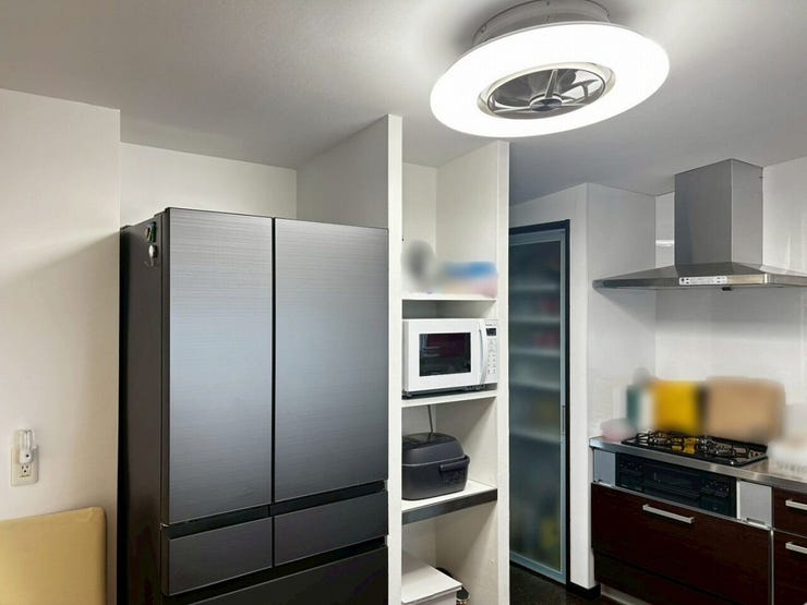 3階キッチン部分♪
おしゃれな照明付き!なんと、こちらの照明はファン付きとなっております♪もちろんプレゼントでこちらの照明もついてまいります♪