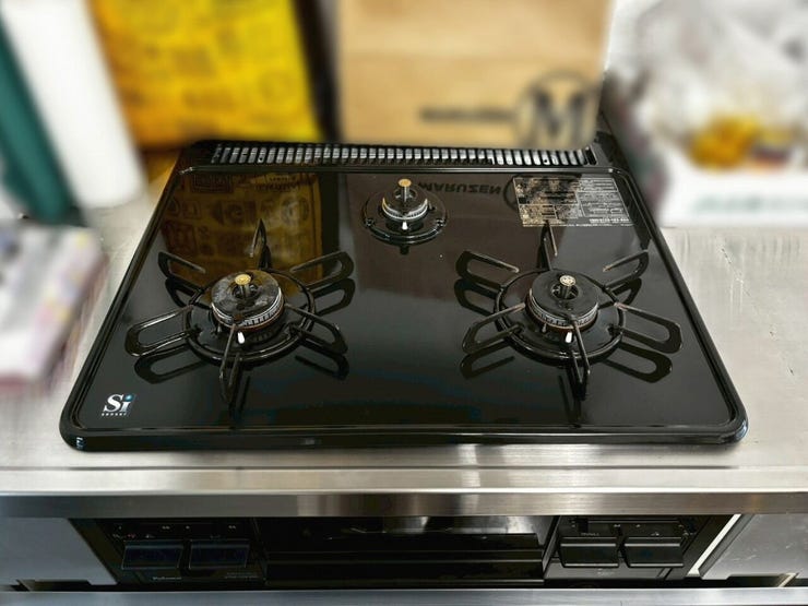 キッチンにあるガスコンロ♪
交換後は一度も使用しておりません♪