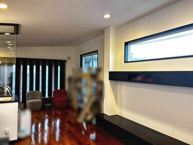 3階リビング
窓から明るい光が差し込み、開放感のあるリビングとなっております♪