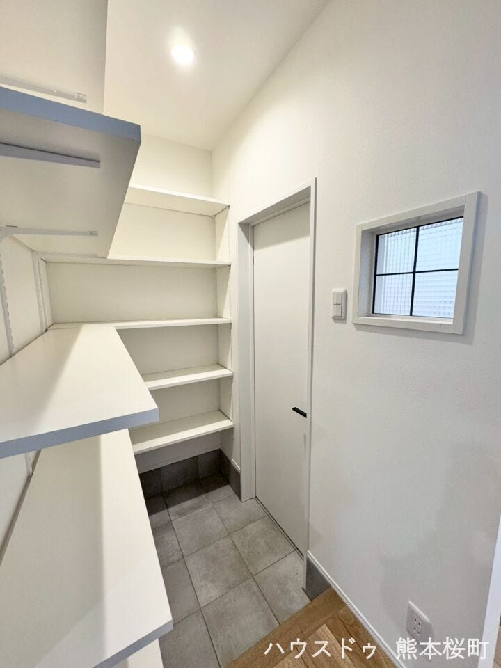 ■「しまう」が叶える美しい玄関■大容量のシューズボックスがあることでいつも整理された、気持ちの良い「家の顔」を保てます。