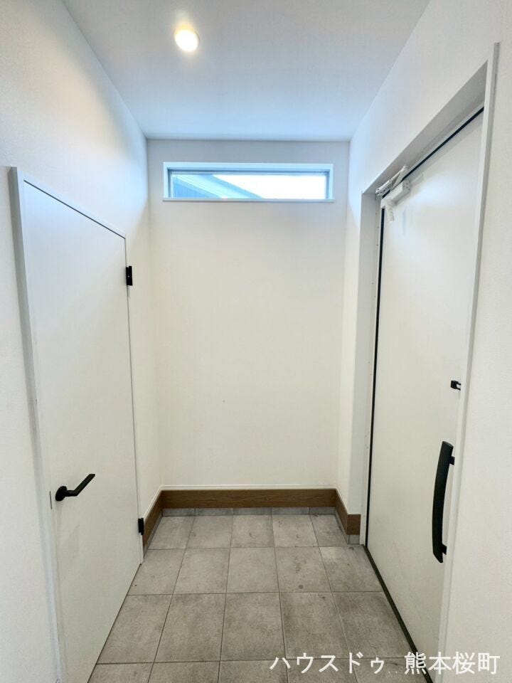 ■「ただいま」の安堵をくれる場所■訪れる人を迎え入れ、帰るたびにホッと一息つける、明るく機能的なエントランス。