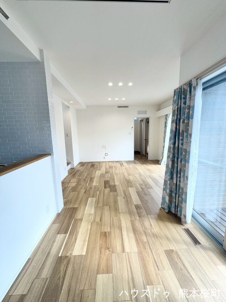 ■安らぎと笑顔の中心地■陽光が優しく降り注ぎ、会話が自然と弾む。ここでは、毎日が特別な時間へと変わります。