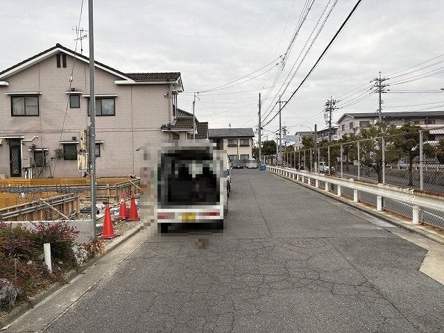 前面道路が平坦で道幅にもゆとりがあるため、駐車もスムーズにできます!