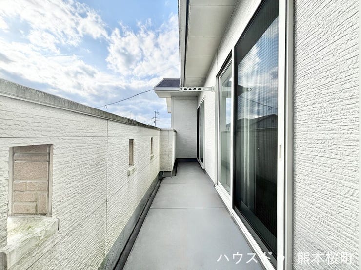 ■空の下の開放的な特等席■日光浴や読書、外の空気を感じながらリフレッシュ。暮らしを豊かにする、もう一つの心地よい空間です。