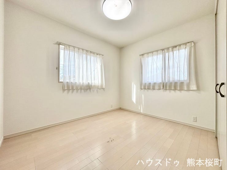 ■2階5.97帖洋室■寝室、書斎、趣味の部屋。家族の成長やライフスタイルに合わせ、様々な使い方ができる快適な空間です。