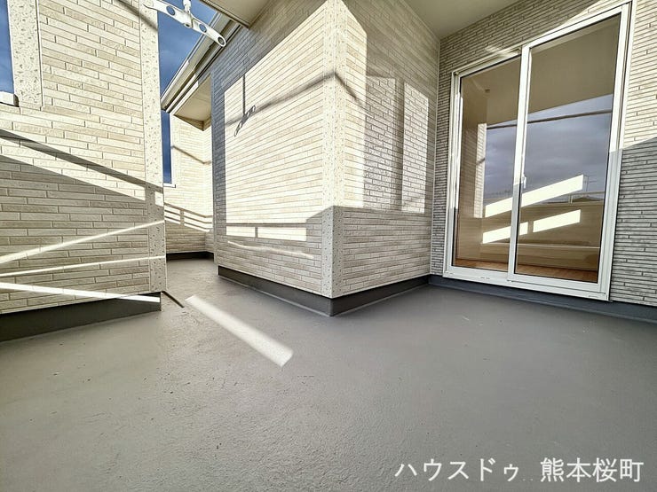 ■□■空の下の開放的な特等席■□■日光浴や読書、外の空気を感じながらリフレッシュ。暮らしを豊かにする、もう一つの心地よい空間です