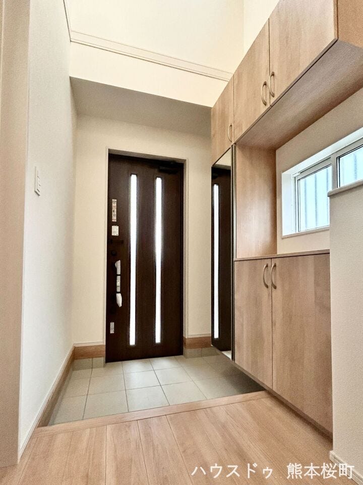 ■□■「ただいま」の安堵をくれる場所■□■訪れる人を迎え入れ、帰るたびにホッと一息つける、明るく機能的なエントランス