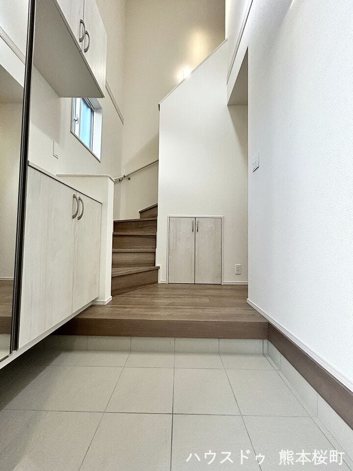 ■□■「しまう」が叶える、美しい玄関■□■大容量のシューズボックスがあることでいつも整理された、気持ちの良い「家の顔」を保てます。