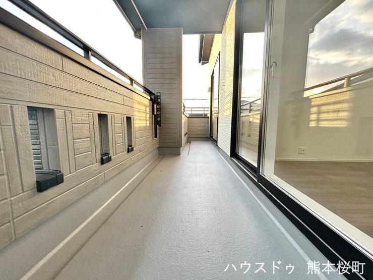 ■□■空の下の開放的な特等席■□■日光浴や読書、外の空気を感じながらリフレッシュ。暮らしを豊かにする、もう一つの心地よい空間です