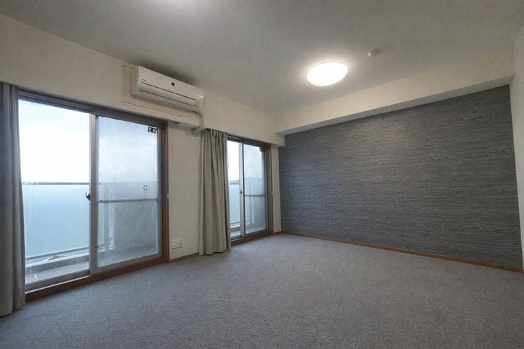 ◇約10帖の広々としたお部屋で、ゆったりおくつりぎいただけます。間仕切りも可能です!
※本画像は入居者様の家具をCGで消した画像であり、現況と異なる可能性がございます。