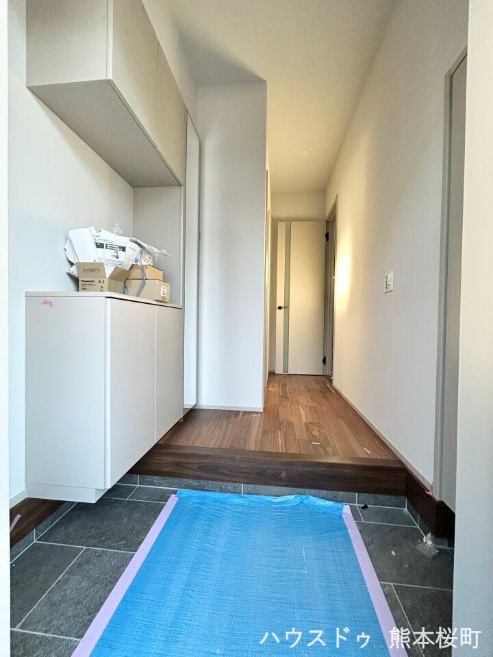 ■□■我が家の顔となる玄関■□■重厚感ある扉で守られてるので、防犯面でも安心です♪