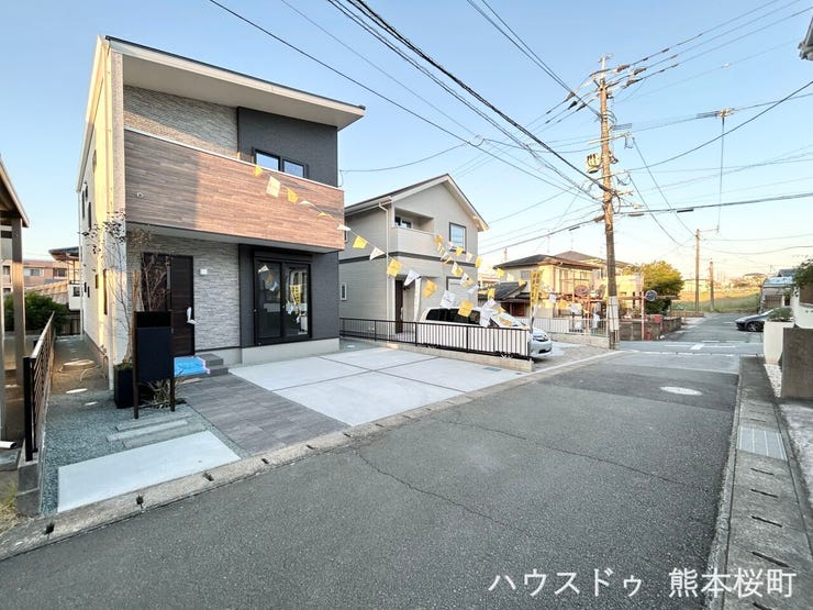 ■□■前面道路■□■交通量が少なく、舗装されて落ち着いた雰囲気です♪