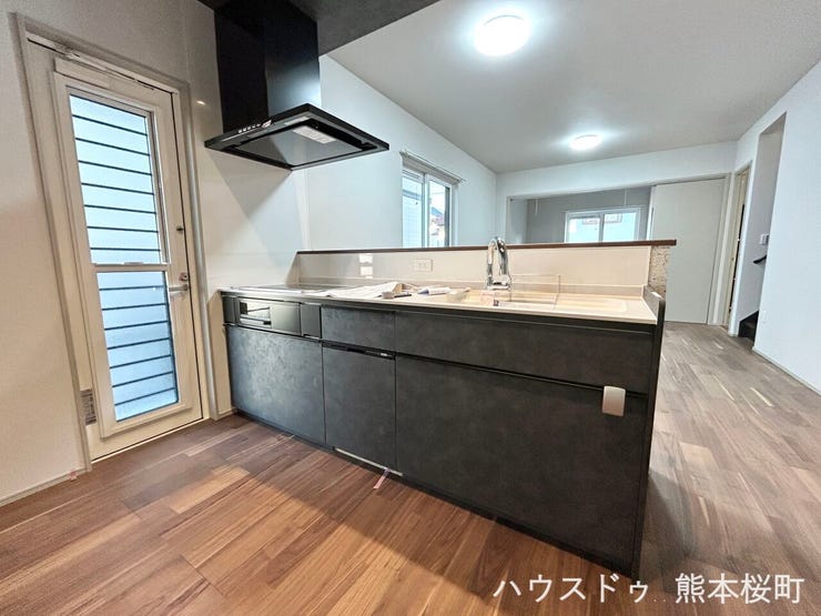 ■□■家族のコミュニケーションの中心となるキッチン■□■調理スペースがしっかりと確保されてます♪