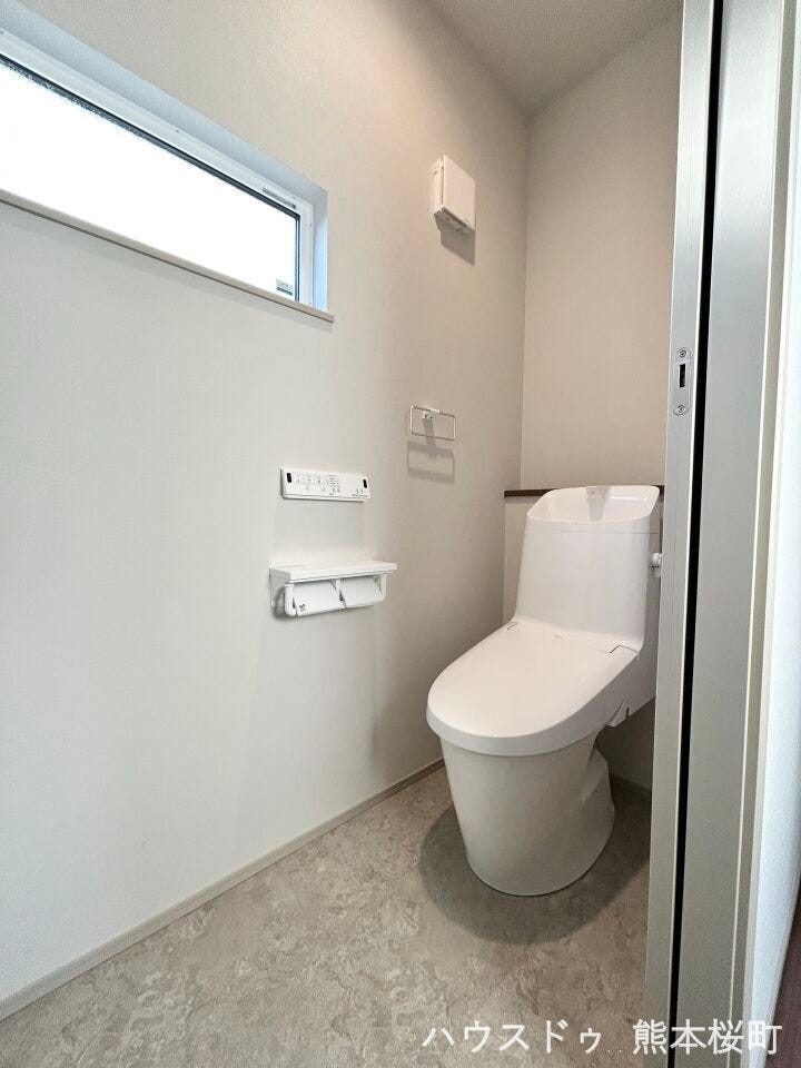 ■□■トイレ■□■温水洗浄機能付きです♪