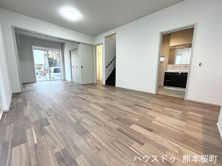 ■□■インテリアが映える洗練されたリビング■□■家具の配置を考えたり、ご自身の生活を実際にイメージしてもらうのも内覧ツアーの醍醐味です♪