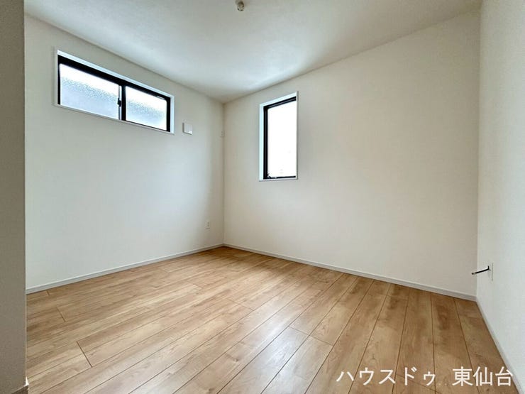 窓もインテリアの一部のような、おしゃれなお部屋です♪