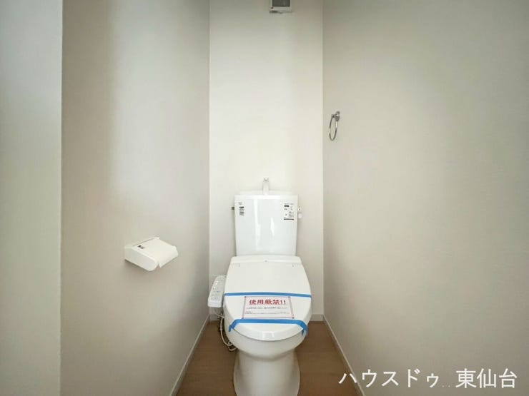 シンプルイズザベストトイレ♪もちろん温水洗浄便座付きです♪