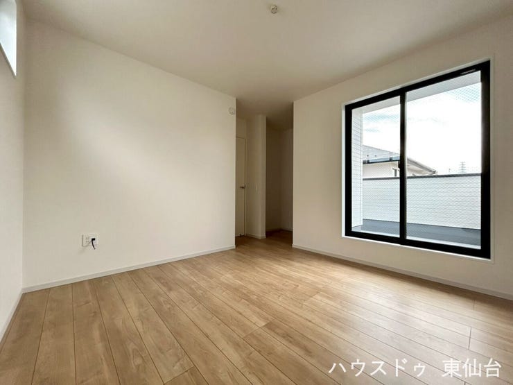 7.7帖の洋室です♪ウォークインクロゼットが独立したところにあり、よりリラックス感の増す洋室になっています♪