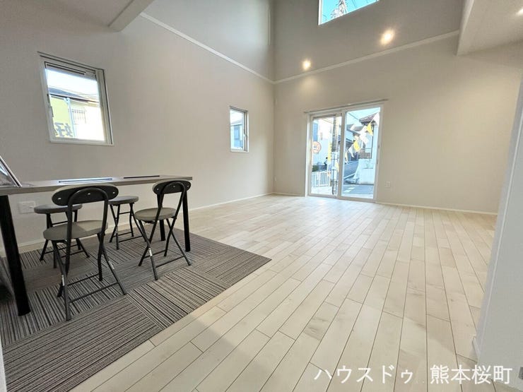 ■□■インテリアが映える洗練されたリビング■□■家具の配置を考えたり、ご自身の生活を実際にイメージしてもらうのも内覧ツアーの醍醐味です♪