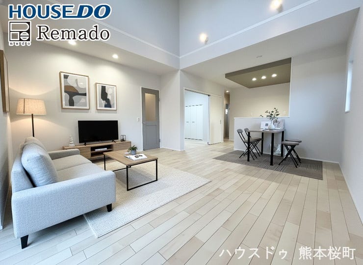 ■□■インテリアが映える洗練されたリビング■□■家具の配置を考えたり、ご自身の生活を実際にイメージしてもらうのも内覧ツアーの醍醐味です♪※CG加工により家具を配置しています。