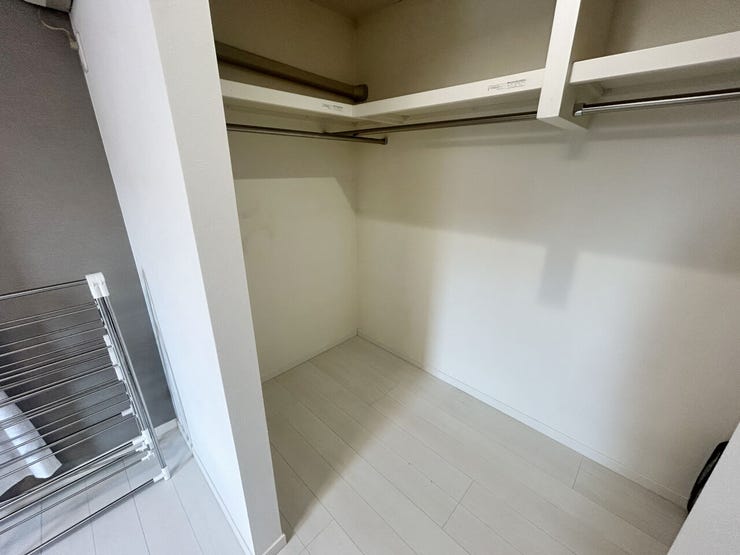 室内(2026年2月)撮影
◎現地案内予約受付中!◎
お気に入りの洋服をたっぷり収納できるウォークインクローゼット。