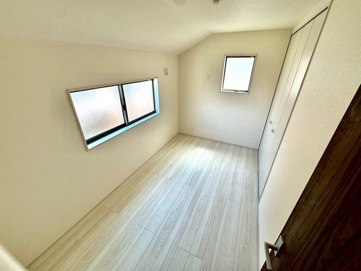 【Bedroom】ベッドとデスクを置いてもゆとりのある、使い勝手の良い広さの洋室です。