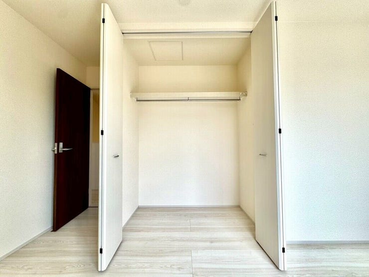 【Bedroom】クローゼット完備で収納力◎。家具の配置もしやすい機能的な洋室です。