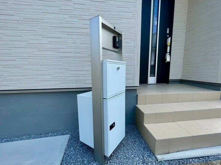 【Facilities】外出中でも荷物を受け取れる便利な宅配ボックス付き。忙しい毎日も安心です。