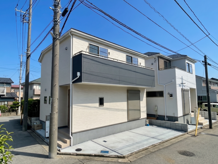 【Exterior】角地ならではの明るさと風通しの良さが魅力。周囲にゆとりがあり、開放感のある暮らしを叶えます。