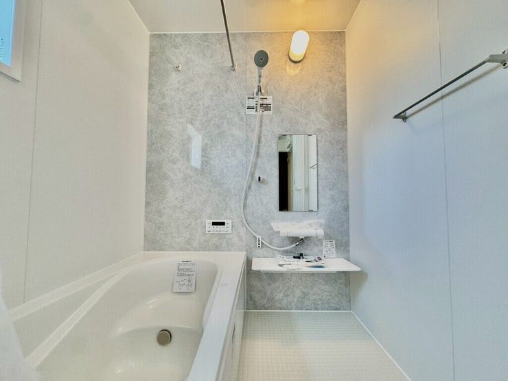 【Bathroom】お子様とのバスタイムにも十分な広さがあり、掃除も簡単にできます。