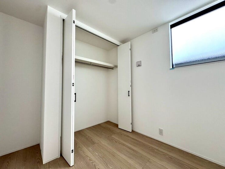 【Bedroom】クローゼット完備で収納力◎。家具の配置もしやすい機能的な洋室です。